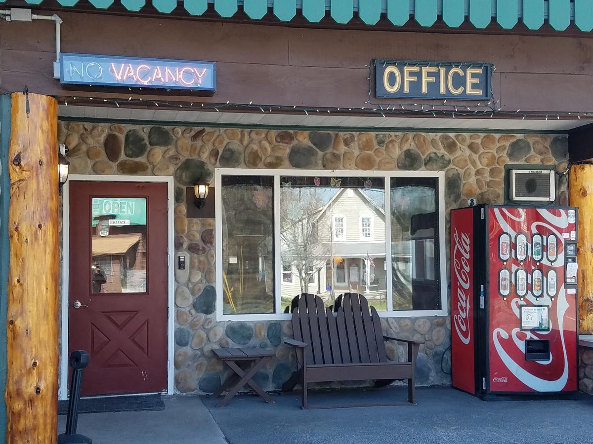 Clark'S Beach Motel Old Forge Bagian luar foto
