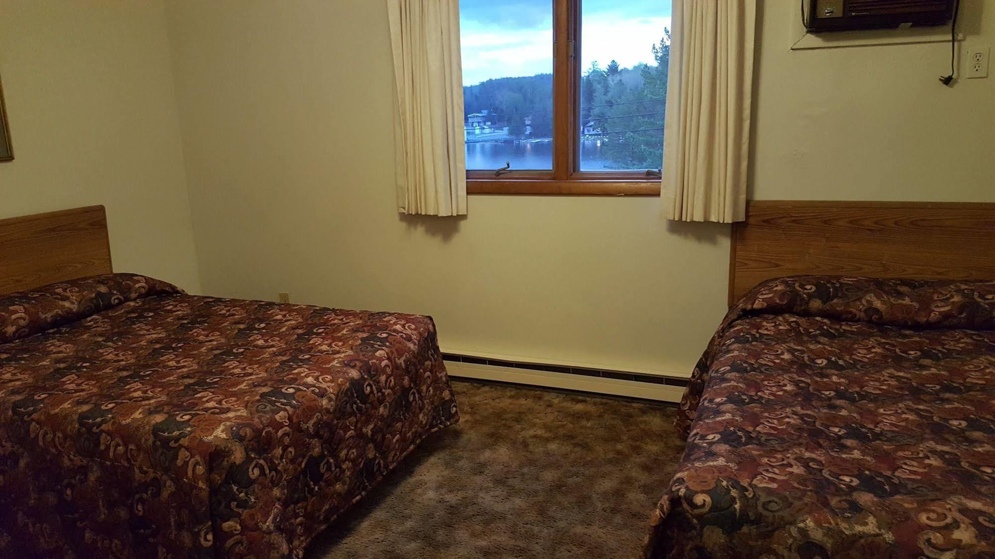 Clark'S Beach Motel Old Forge Bagian luar foto